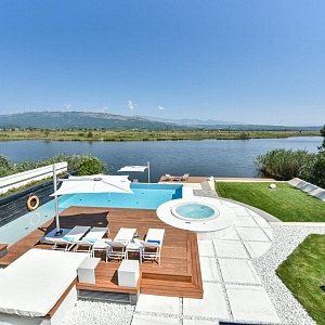 Luxury вилла на берегу песочного пляжа