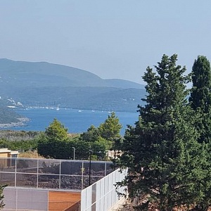 Роскошная квартира с прекрасным видом Lustica Bay Centrale